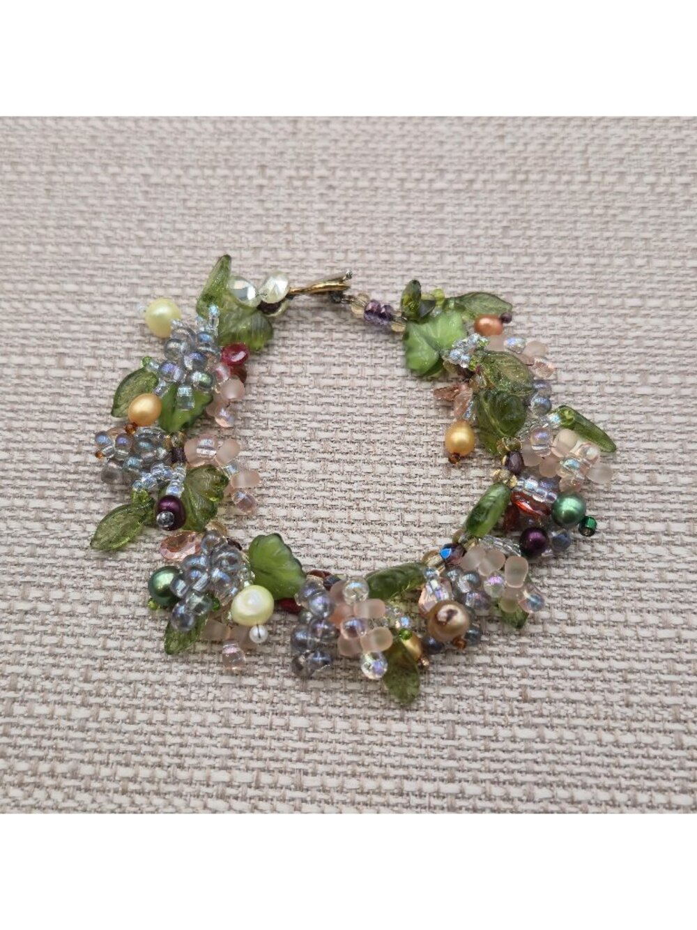 7 Inch Vintage Glass Grape Cluster Leaf Cluster Charm Cake Bead Bracelet B1597